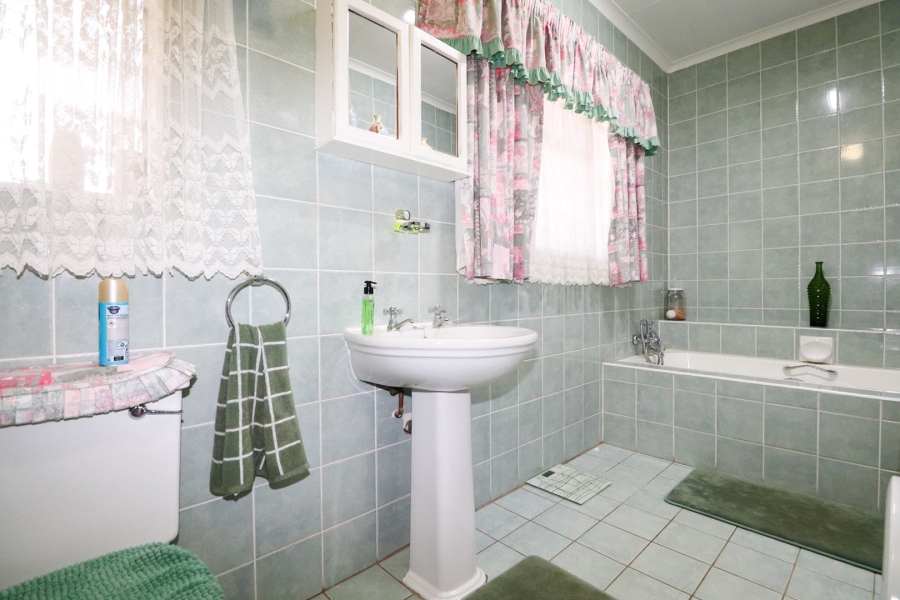4 Bedroom Property for Sale in La Hoff North West